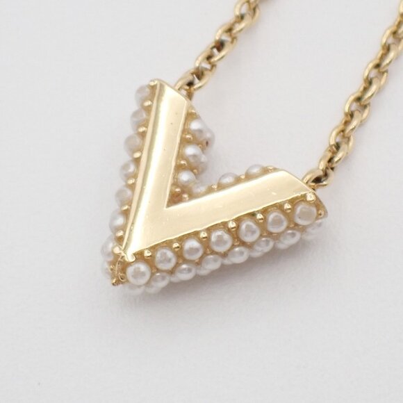 LOUIS VUITTON Collier Essential V Necklace Imitation Pearl GHW - Picture 4 of 11
